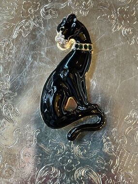 Vintage Black Panther Brooch Enamel Cat Pin Gold Tone 2.5””